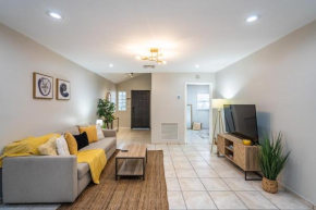 Renovated 2 BD Home w/ Private Parking, Gallery & W/D